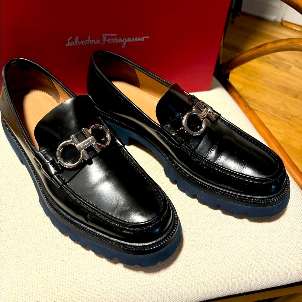 Men’s Gancini Lug sole loafers
Excellent condition

Size 10.5 D runs narrow